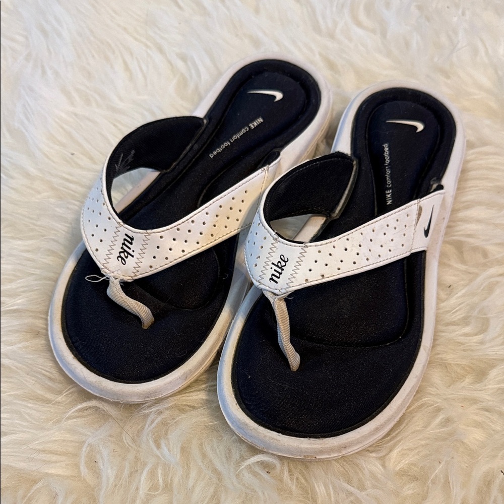 Nike White and Black Flip Flop Sandals